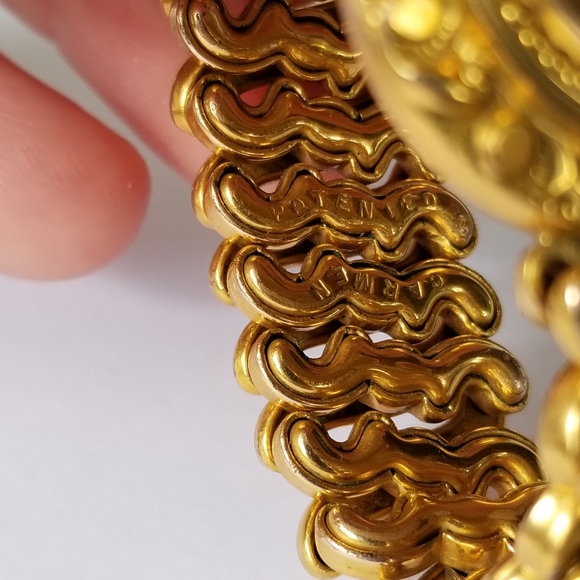 Relisted - antique locket expansion bracelet gold tone - Picture 13 of 15